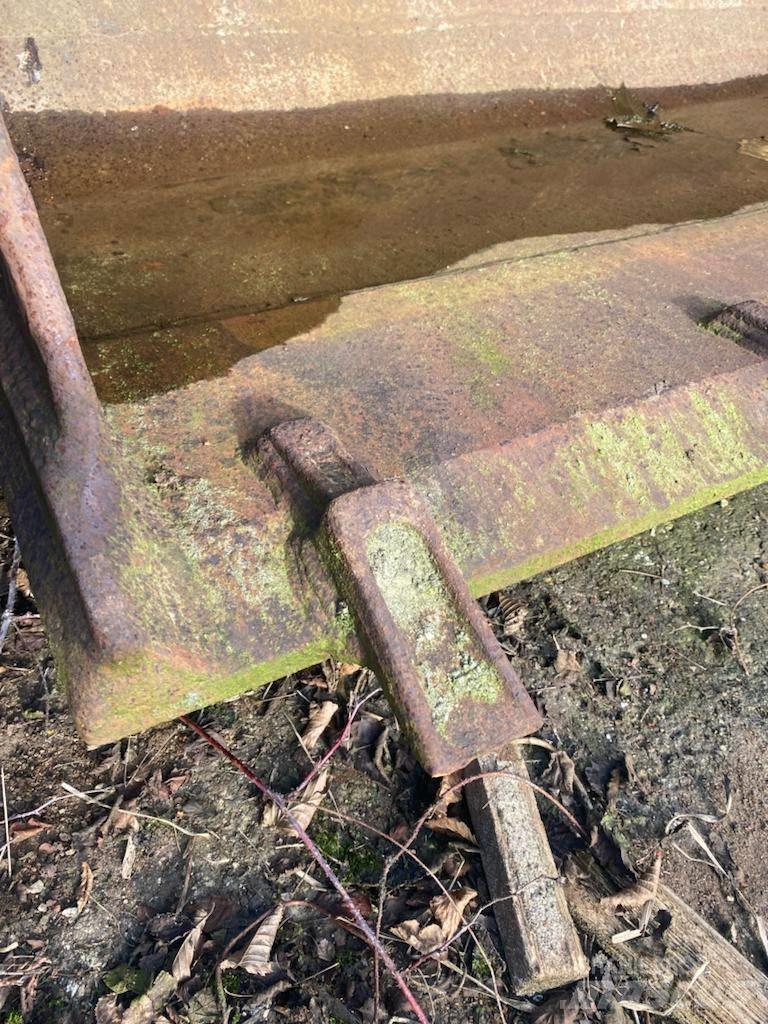 CAT 953 Skopor