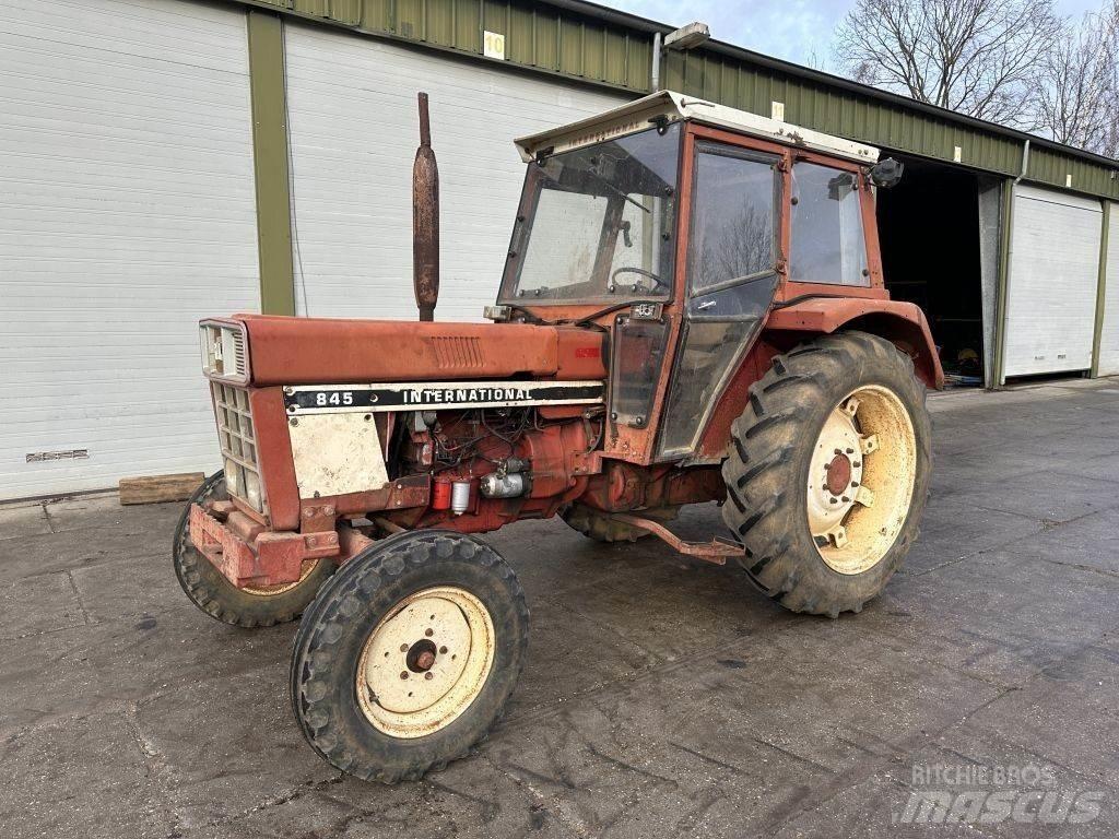 International 845 Traktorer