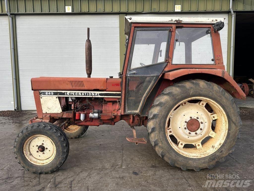 International 845 Traktorer