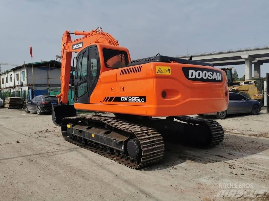 Doosan DX 225 LC Bandgrävare