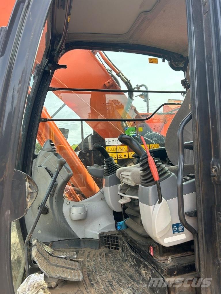 Hitachi ZX225 USLC-6 Bandgrävare