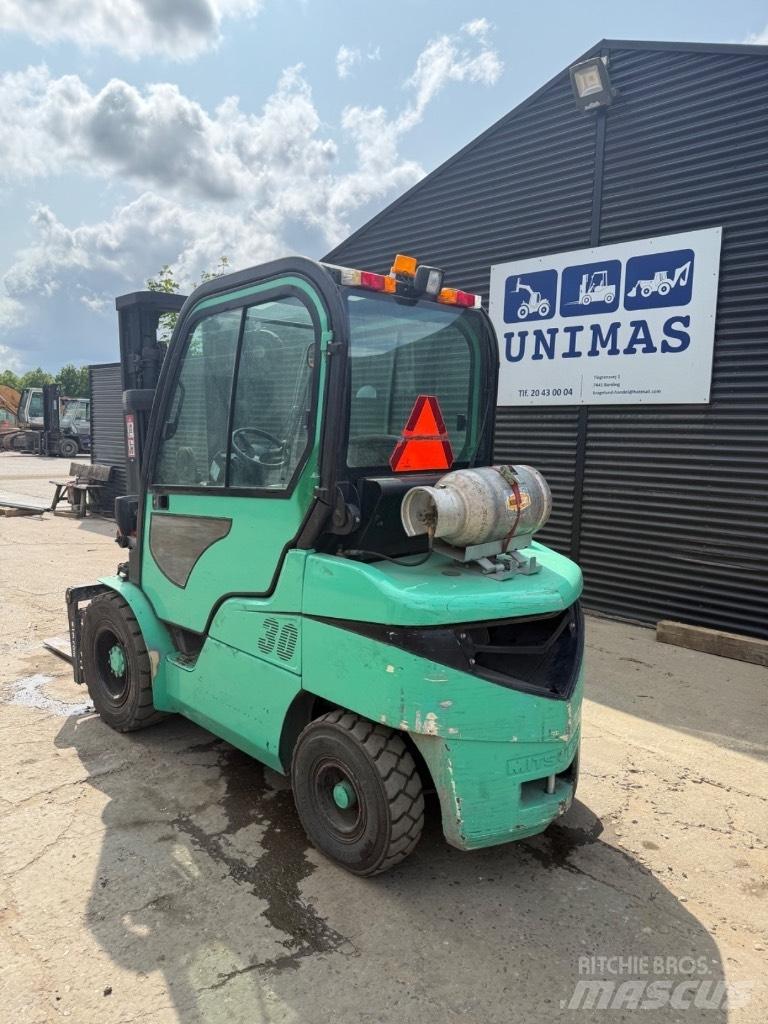 Mitsubishi FG 30 Gasolmotviktstruckar