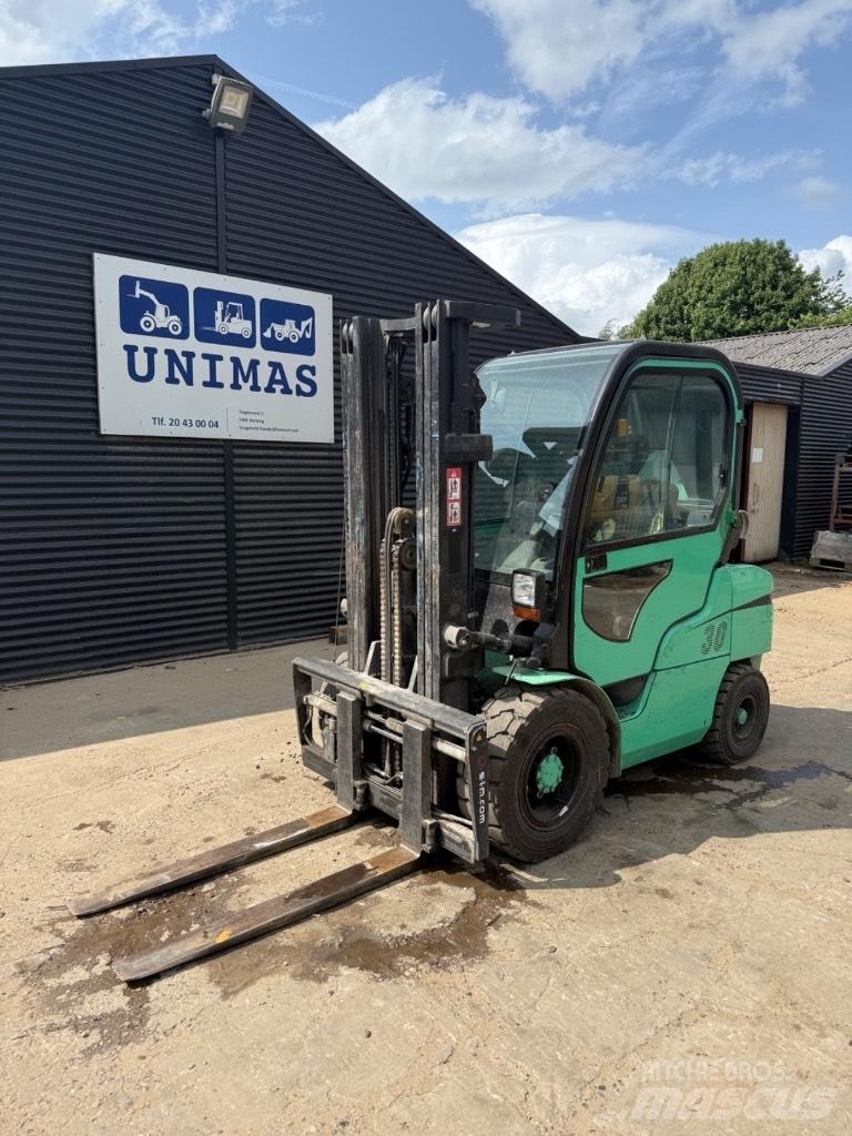 Mitsubishi FG 30 Gasolmotviktstruckar
