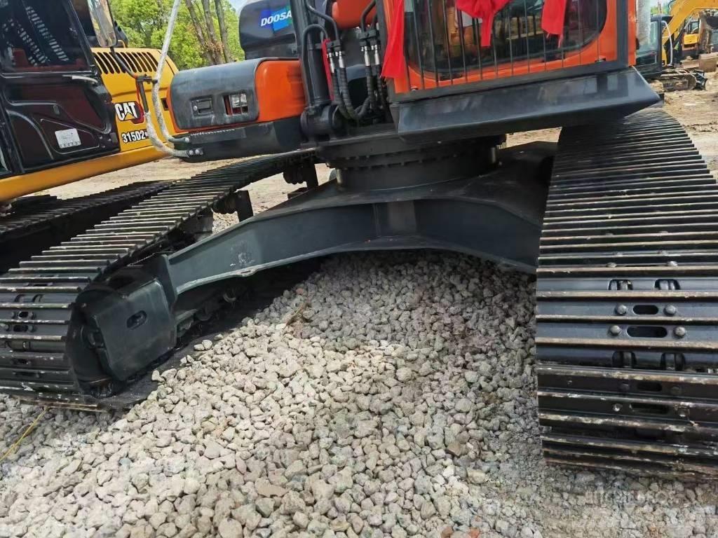 Doosan DX 300 LCA Bandgrävare