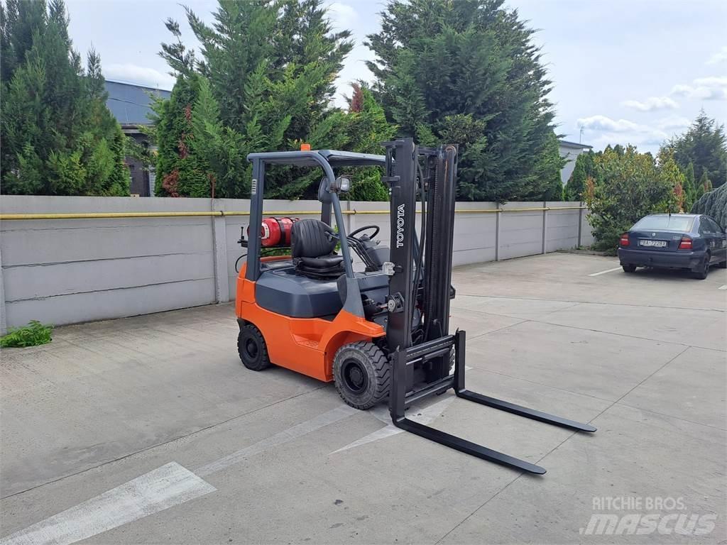 Toyota 7FGF15 Gasolmotviktstruckar