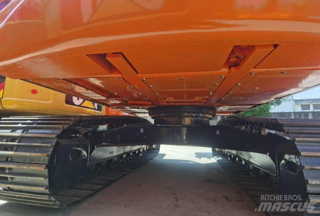 Doosan DX 225 LC Bandgrävare