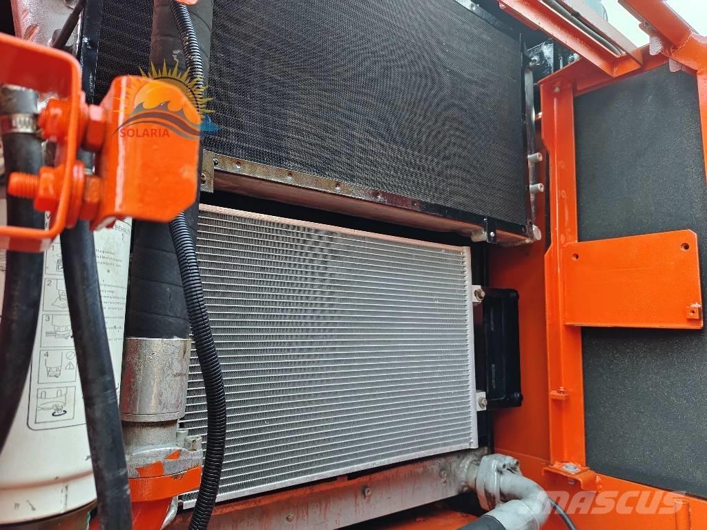 Doosan DX 300 LC Bandgrävare