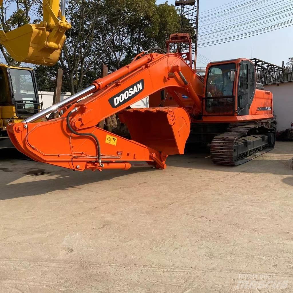 Doosan DX 300 Bandgrävare