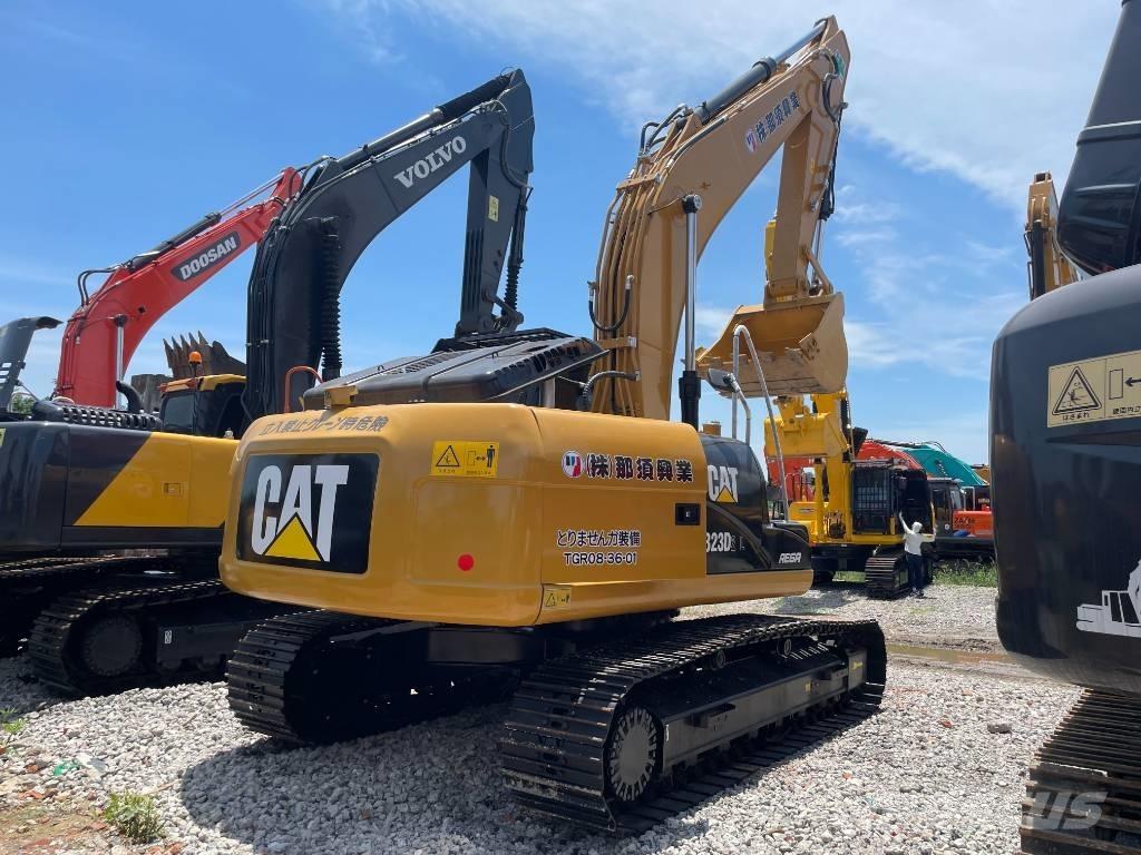 CAT 323D2 Bandgrävare