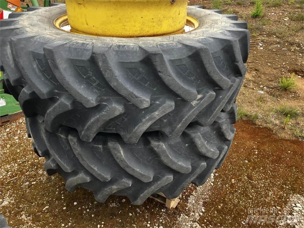 Petlas 480/70R34 Däck, hjul och fälgar