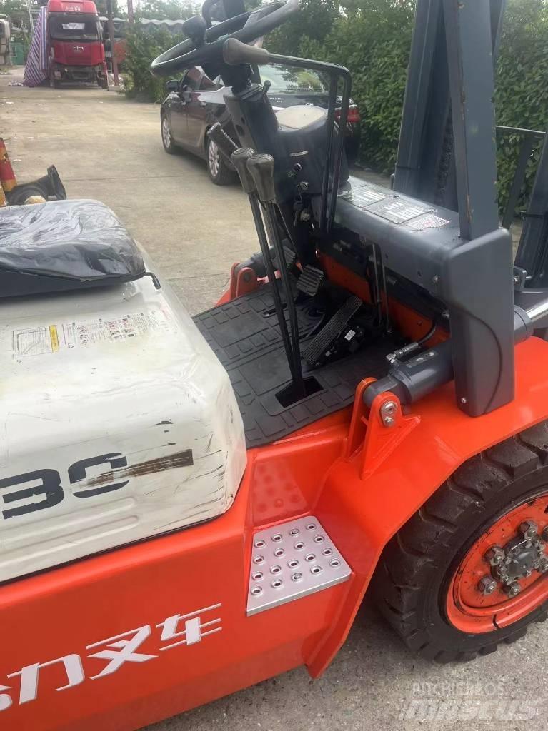 Heli CPC 30 Dieselmotviktstruckar