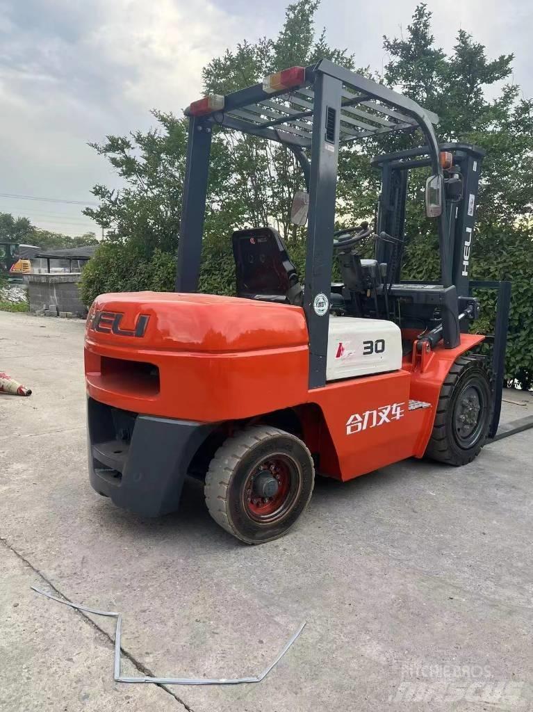 Heli CPC 30 Dieselmotviktstruckar