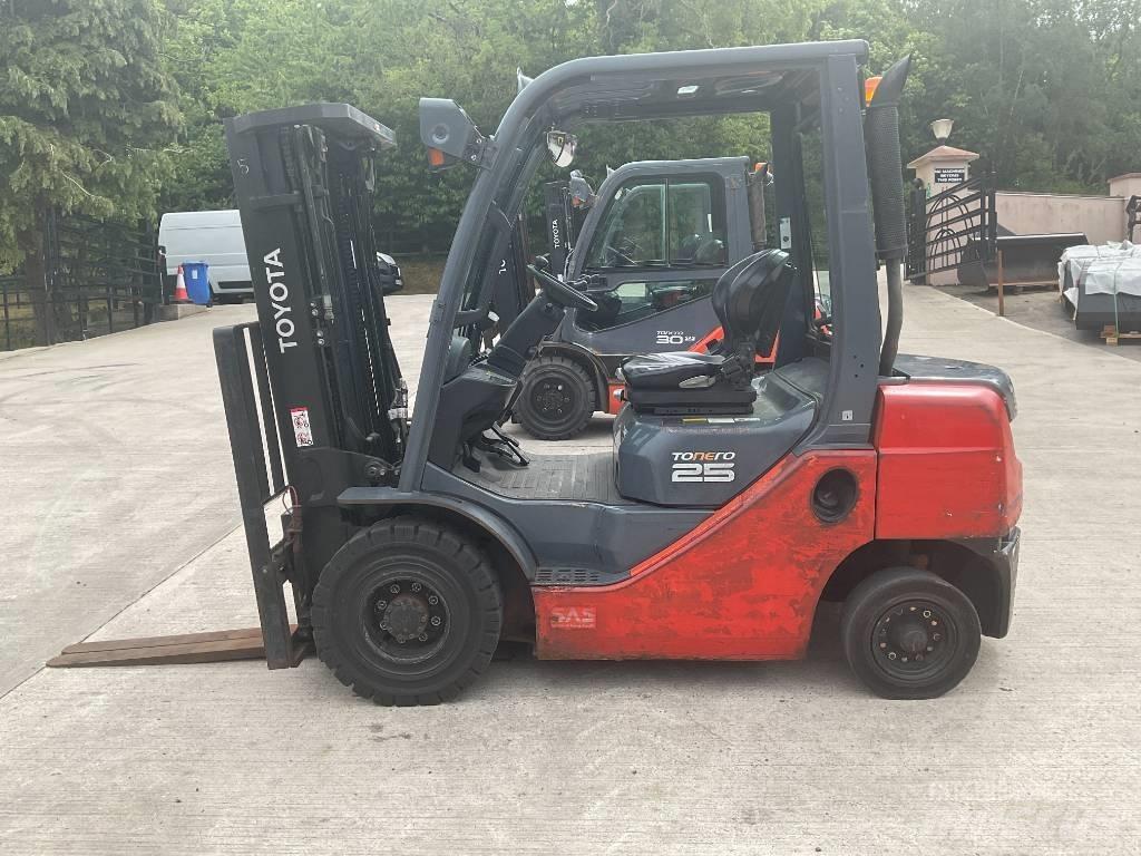 Toyota 02-8 FDF 25 Dieselmotviktstruckar