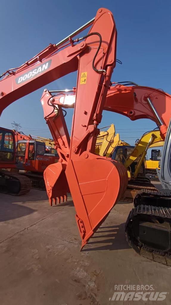 Doosan DX 300 LC Bandgrävare