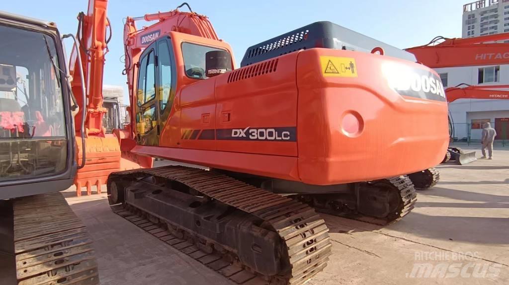 Doosan DX 300 LC Bandgrävare