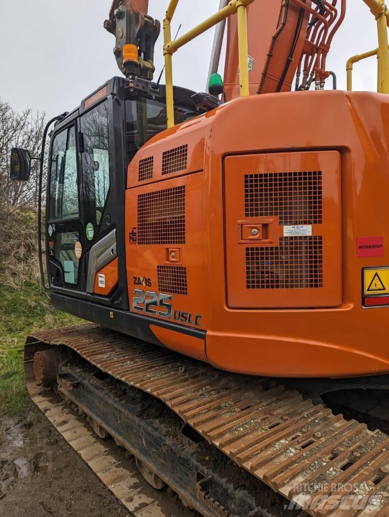 Hitachi ZX225US-7 Bandgrävare