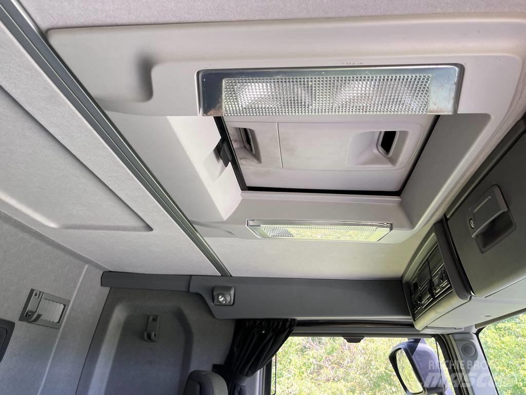 Renault Kerax 6x4 Styckegodskranar