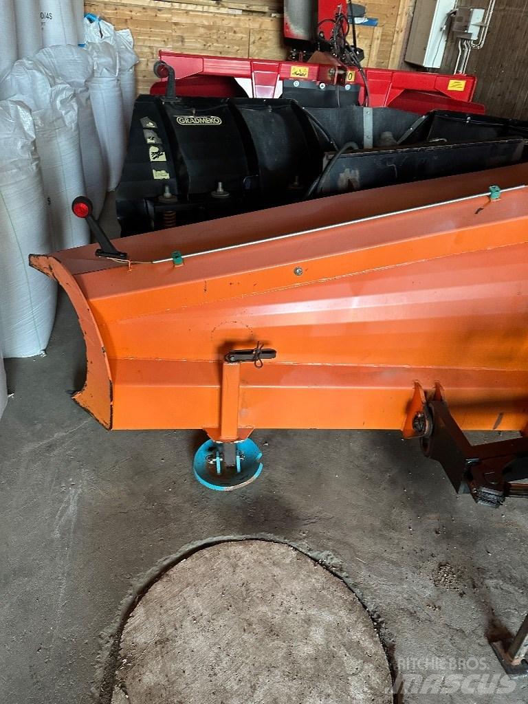 FMG AA 300 Snöblad och plogar