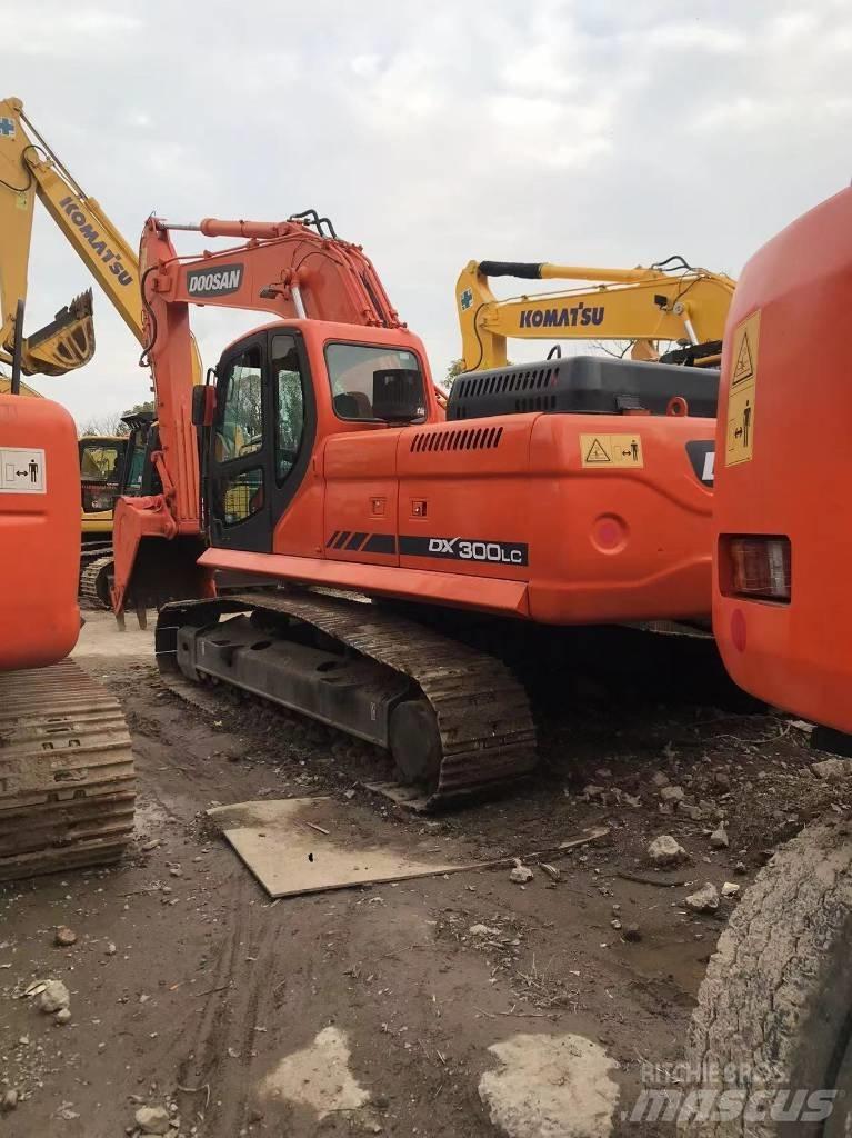 Doosan DX 300 Bandgrävare
