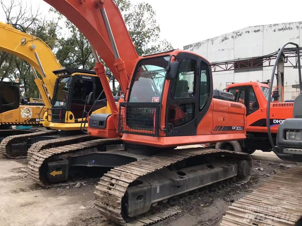 Doosan DX 300 Bandgrävare
