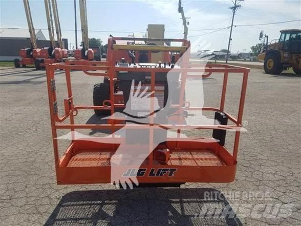 JLG 450AJ Bomliftar