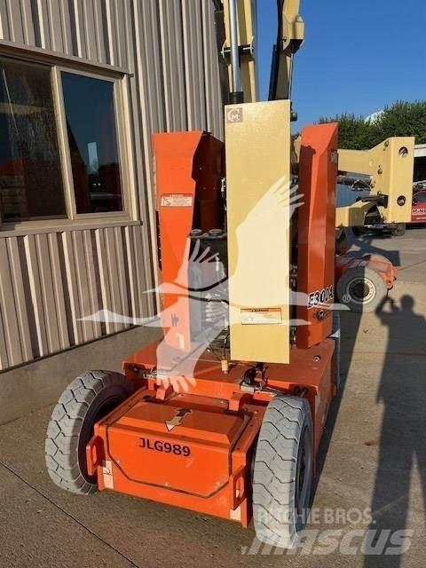 JLG E300AJP Bomliftar