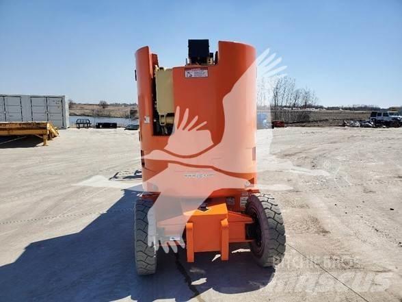 JLG E300AJP Bomliftar