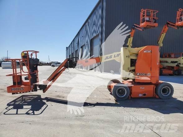 JLG E300AJP Bomliftar