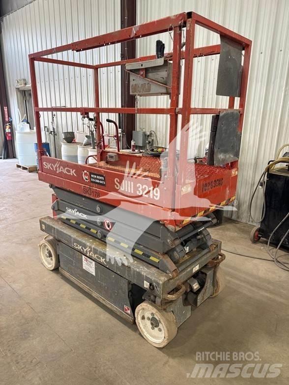 SkyJack SJ3219 Saxliftar