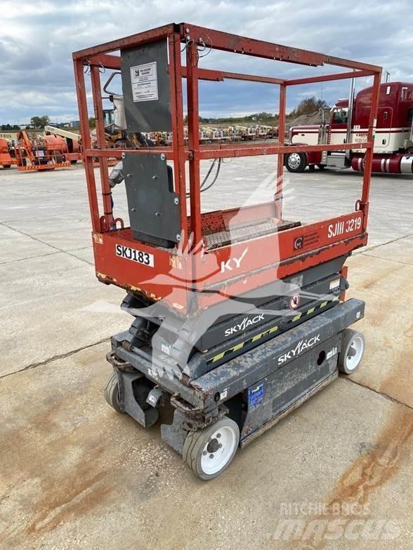 SkyJack SJ3219 Saxliftar