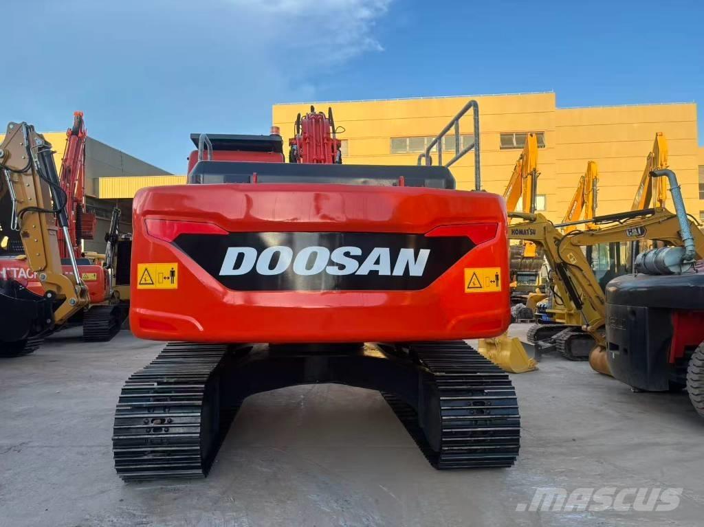 Doosan DX 225 LC Bandgrävare