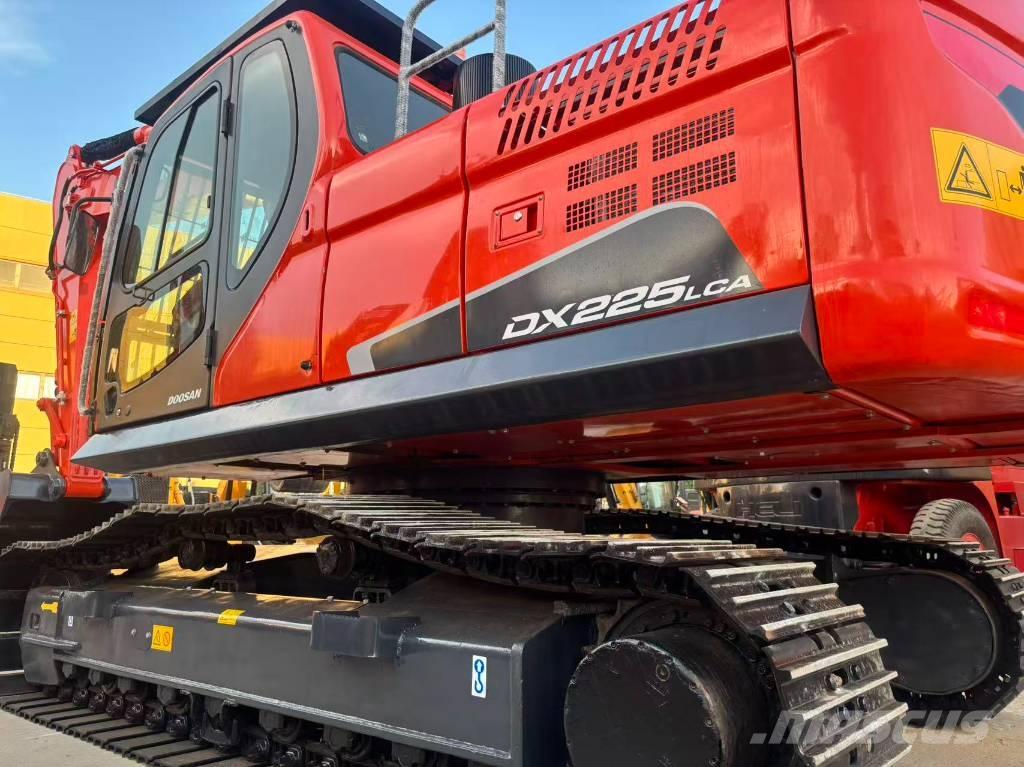 Doosan DX 225 LC Bandgrävare