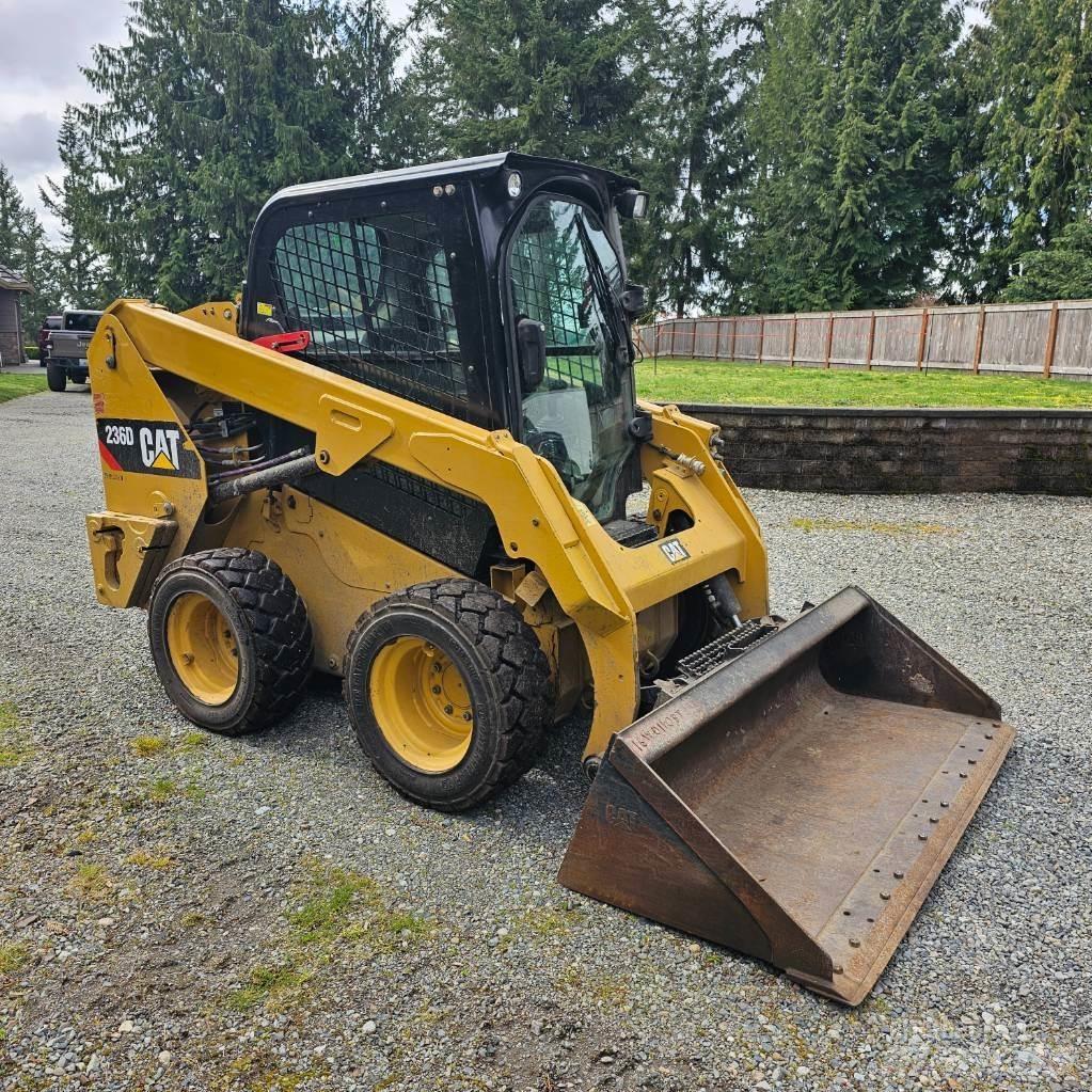CAT 236D Kompaktlastare