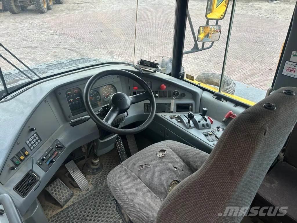 Volvo A25D Midjestyrd dumper