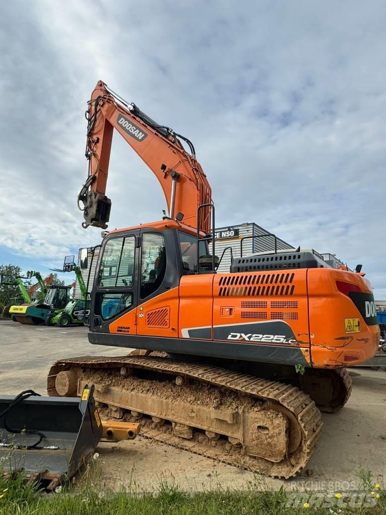 Doosan DX 225 LC-5 Bandgrävare