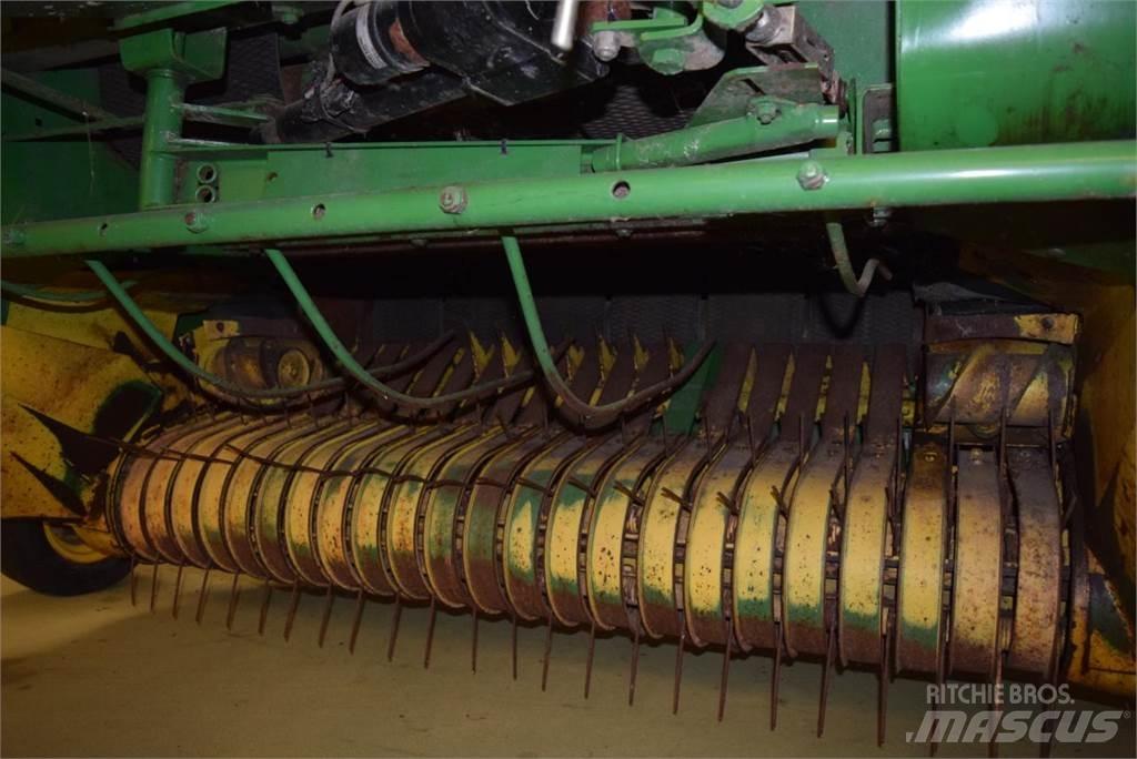 John Deere 580 Rundbalspressar