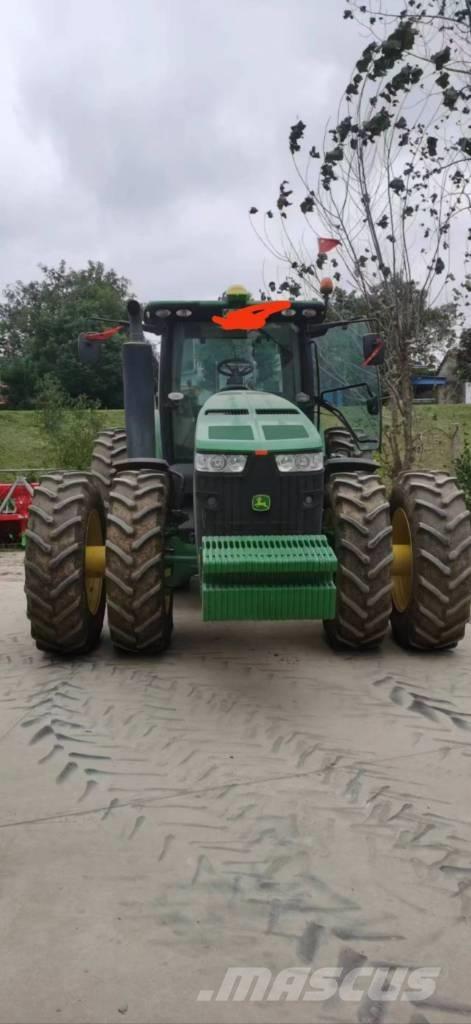 John Deere 8R·3204 Traktorer