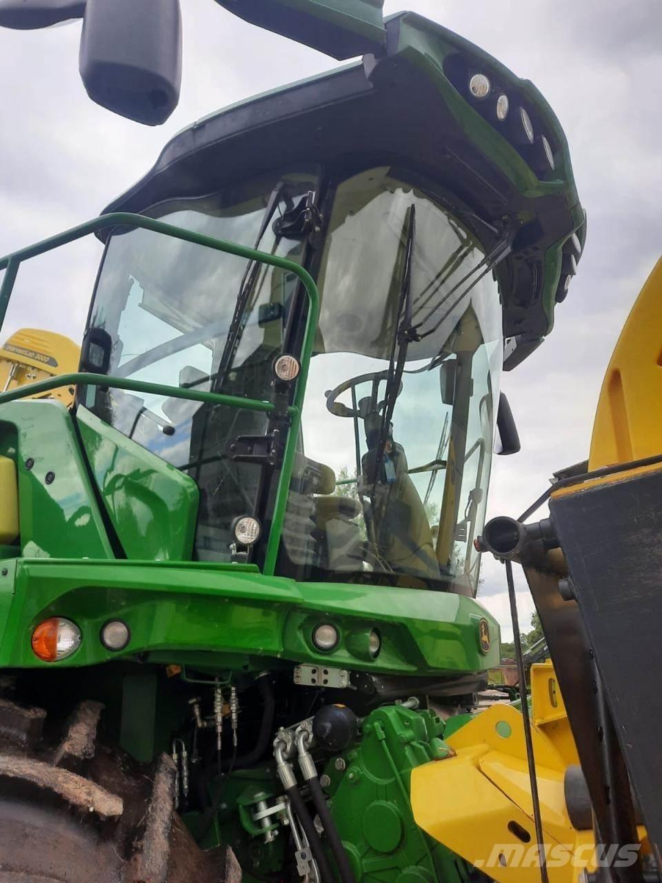 John Deere 8200 i Självgående fälthackar