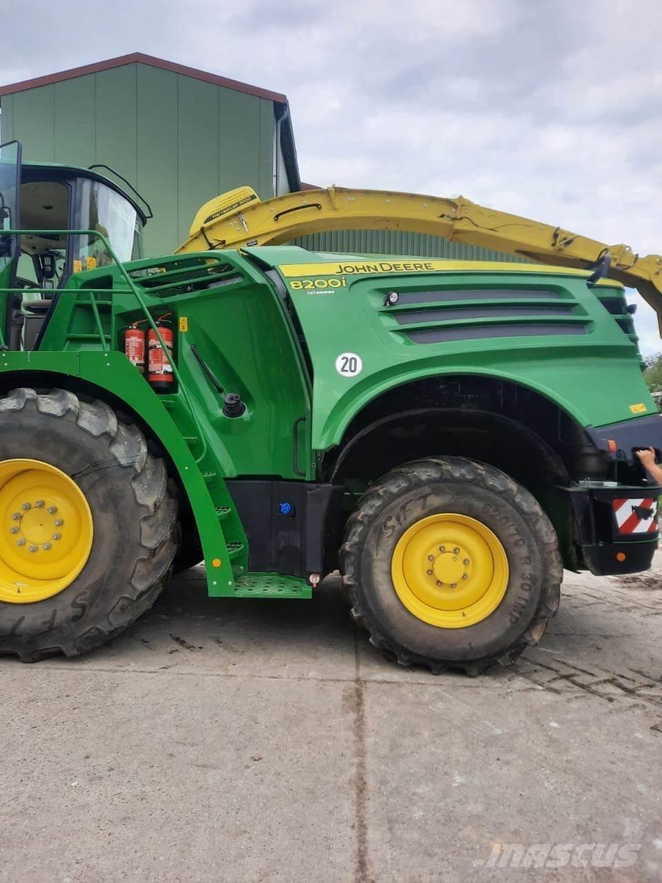 John Deere 8200 i Självgående fälthackar