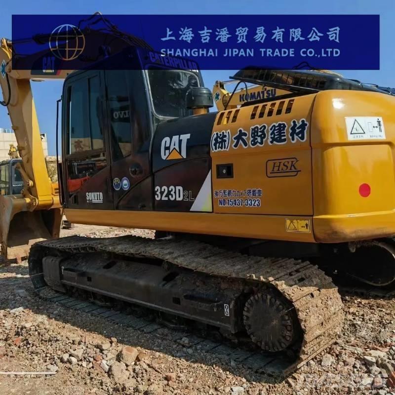 CAT 323 D Bandgrävare