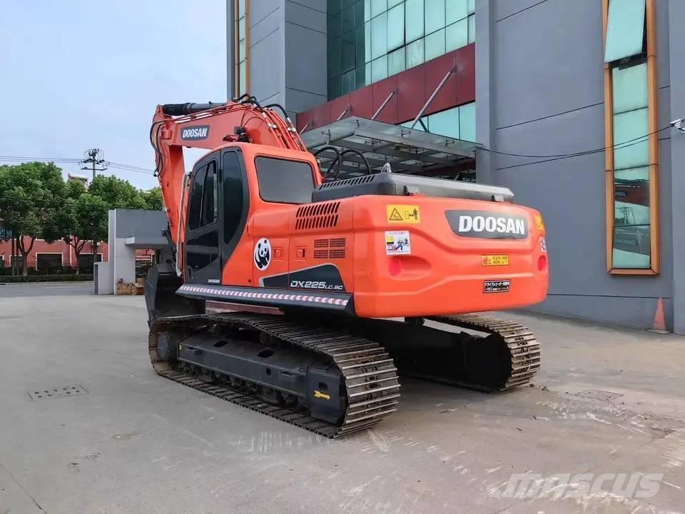 Doosan DX225LC-9C Bandgrävare