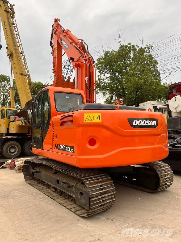 Doosan DX 140 Bandgrävare