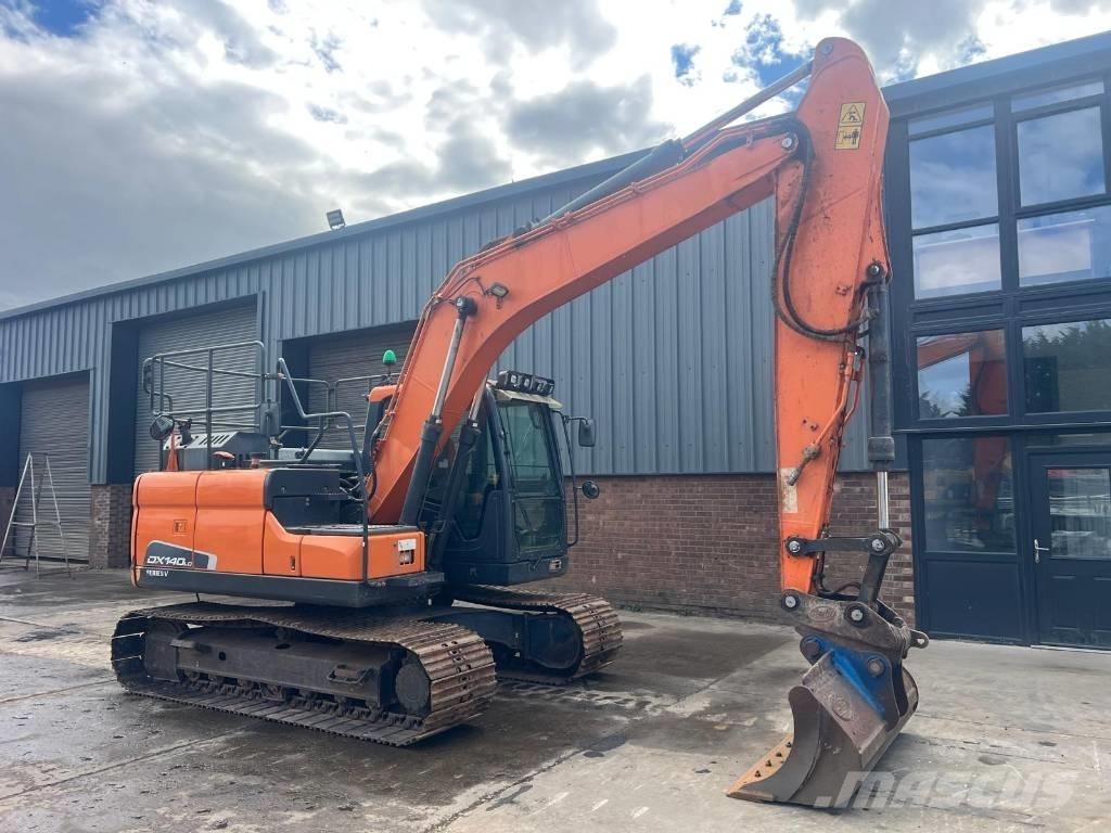 Doosan DX 140 LC Bandgrävare