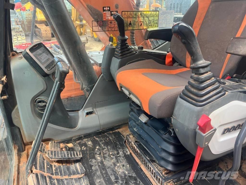 Doosan DX 140 LC Bandgrävare