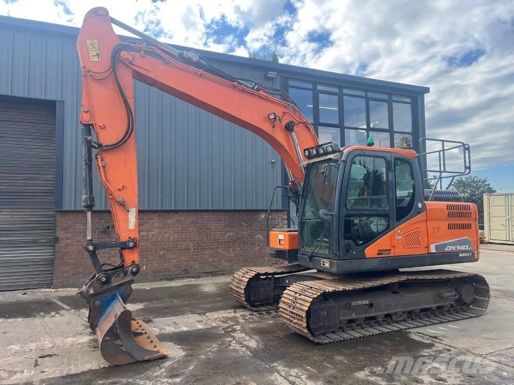 Doosan DX 140 LC Bandgrävare