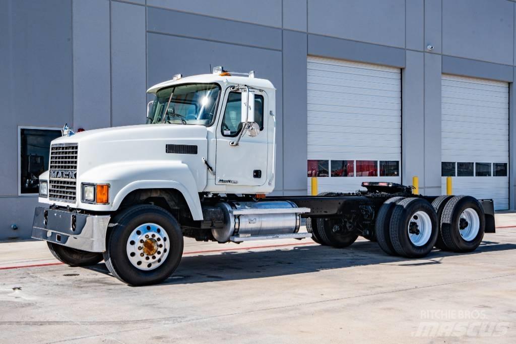 Mack CHN 613 Dragbilar