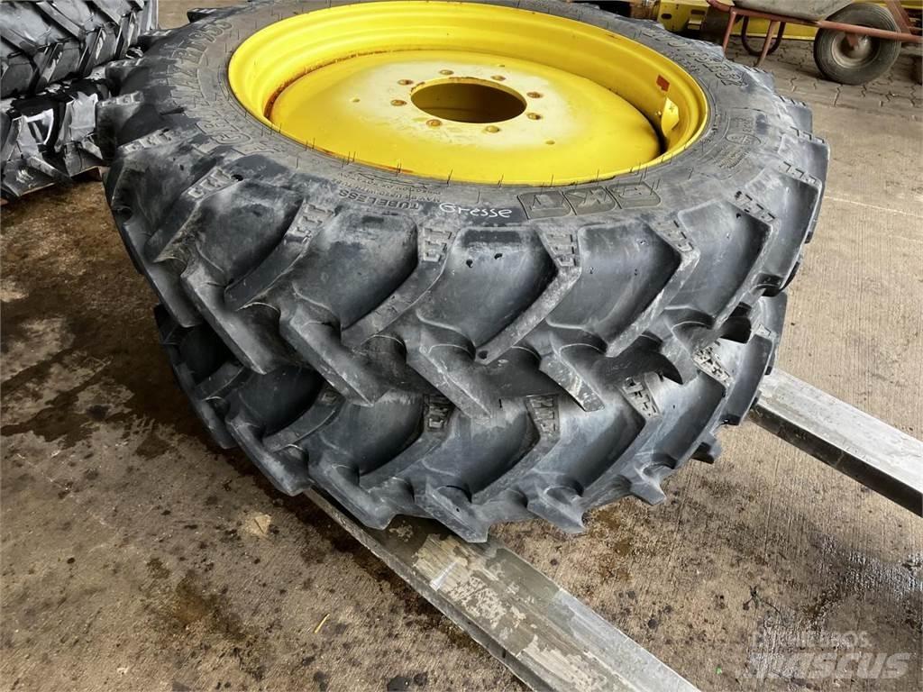 BKT 270/95R32 Däck, hjul och fälgar