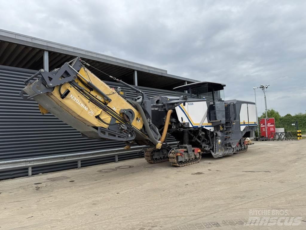 Wirtgen W 220 FI Asfaltskallfräsmaskiner
