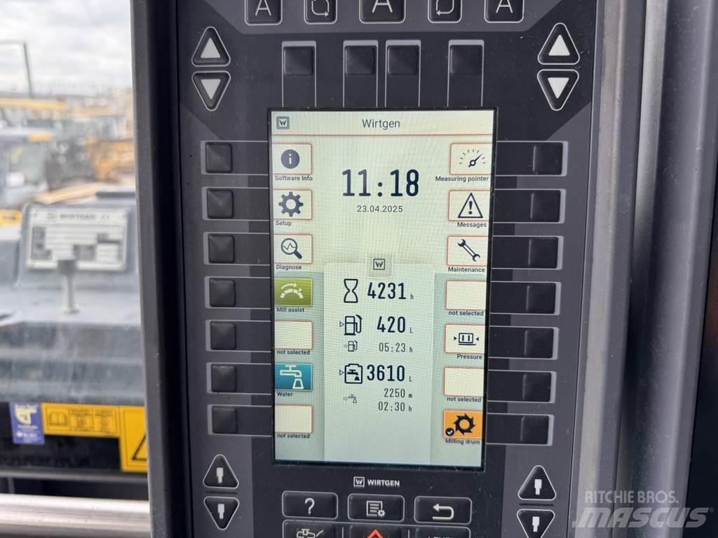 Wirtgen W 220 FI Asfaltskallfräsmaskiner