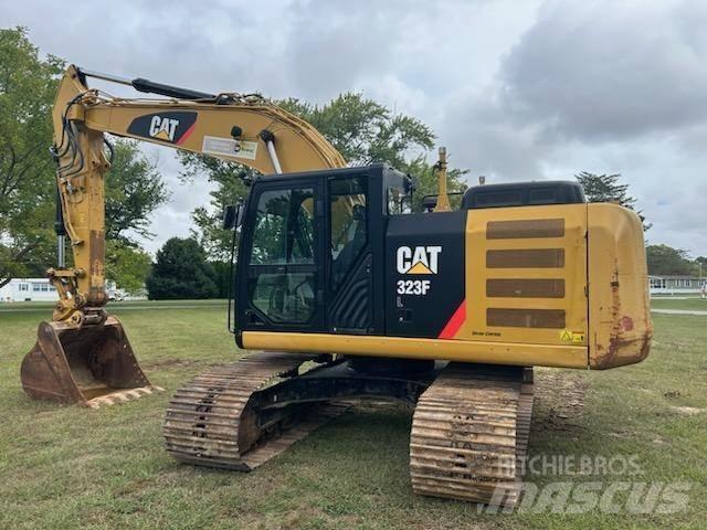  2017 CAT 323 FL Bandgrävare